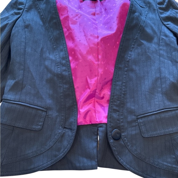 Marc Jacobs Black Fitted Blazer – Size 0 with Satin Pink Lining - Picture 3 of 6